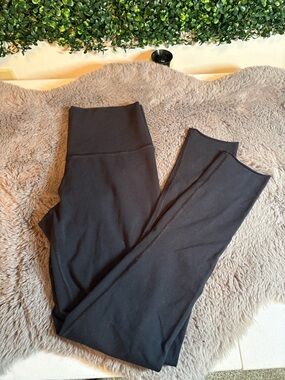 TNA Aritzia Black High-Waist Leggings Size Small